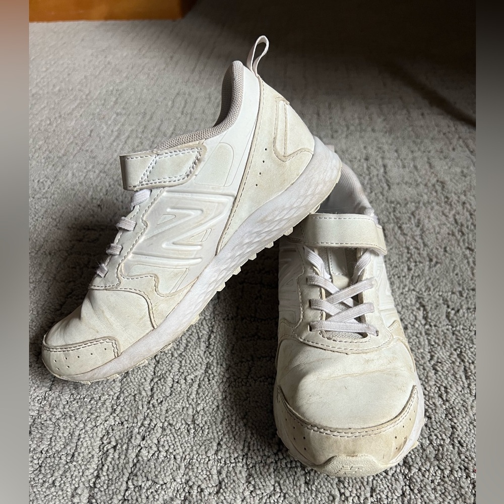 New Balance girls White Sneakers size 3 youth
